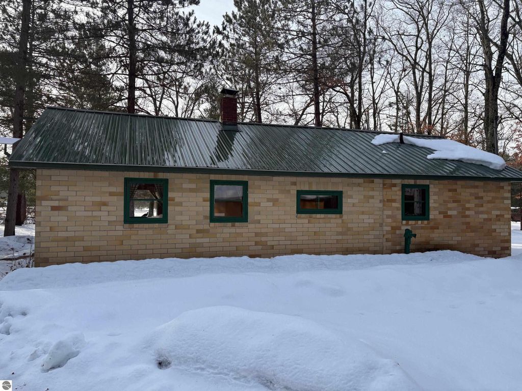 Image 4 of property listing at 19248 Caberfae Highway, Wellston, MI 49689