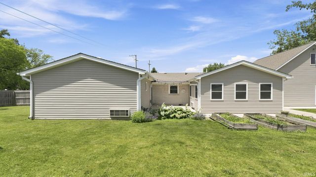 10012 Hosler Road, Leo, IN 46765