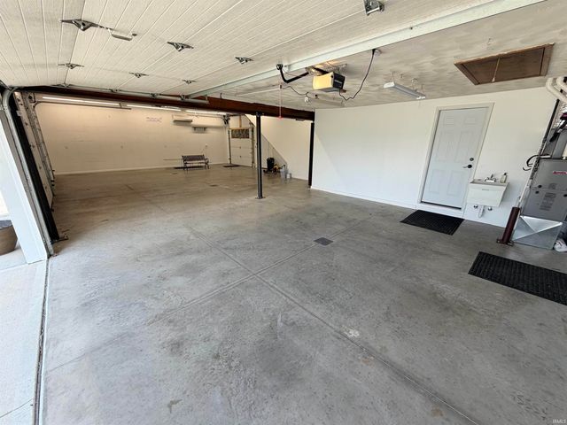 10012 Hosler Road, Leo, IN 46765