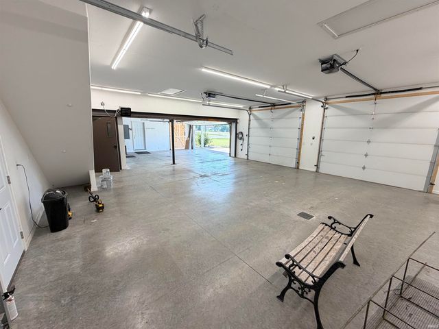10012 Hosler Road, Leo, IN 46765