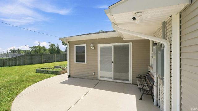 10012 Hosler Road, Leo, IN 46765