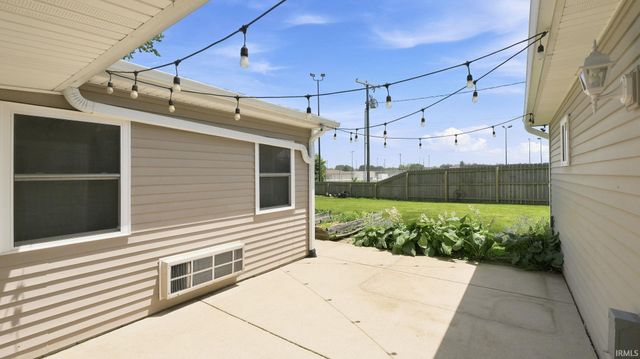 10012 Hosler Road, Leo, IN 46765