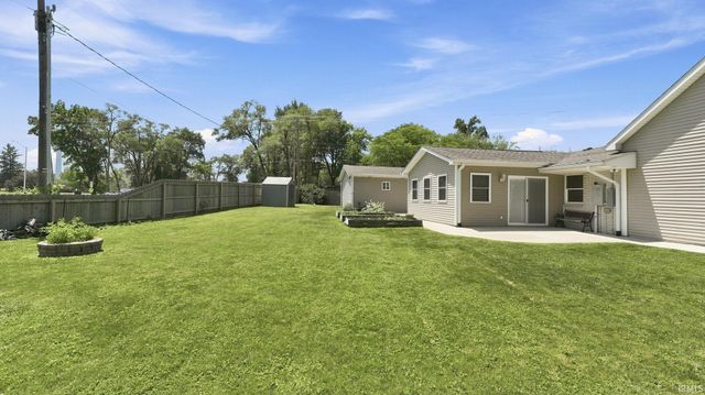 10012 Hosler Road, Leo, IN 46765
