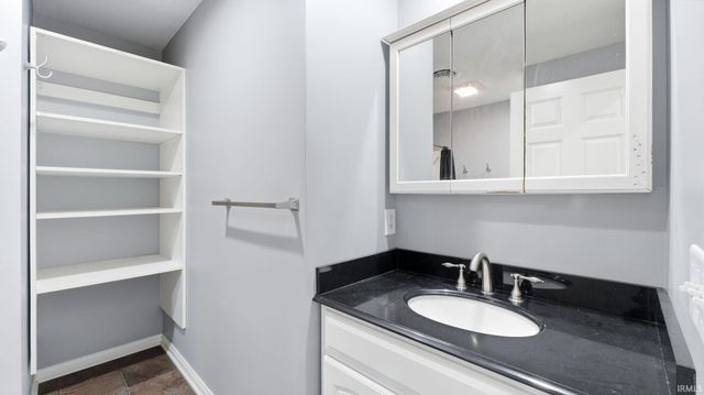 10012 Hosler Road, Leo, IN 46765