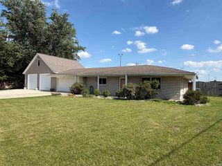 10012 Hosler Road, Leo, IN 46765