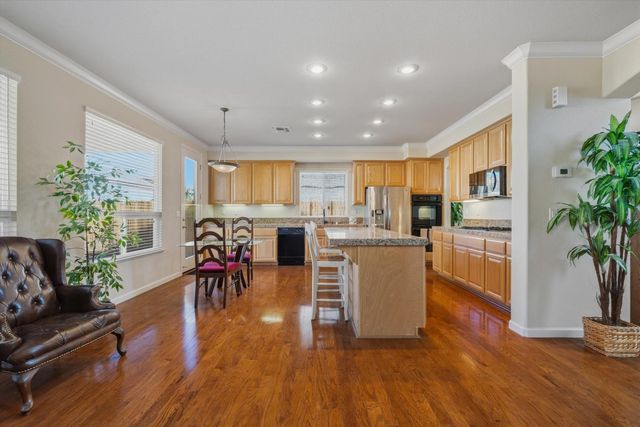 2525 Marsh Wren Way, Elk Grove, CA 95757