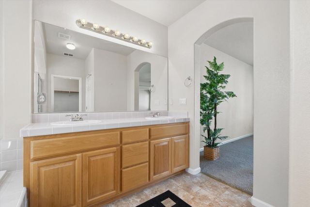 2525 Marsh Wren Way, Elk Grove, CA 95757