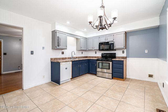 1604 Hopkins Ct, La Grange, KY 40031