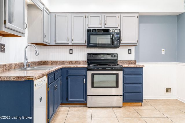 1604 Hopkins Ct, La Grange, KY 40031