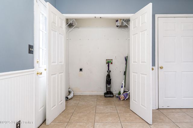 1604 Hopkins Ct, La Grange, KY 40031