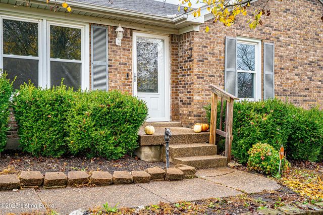 1604 Hopkins Ct, La Grange, KY 40031