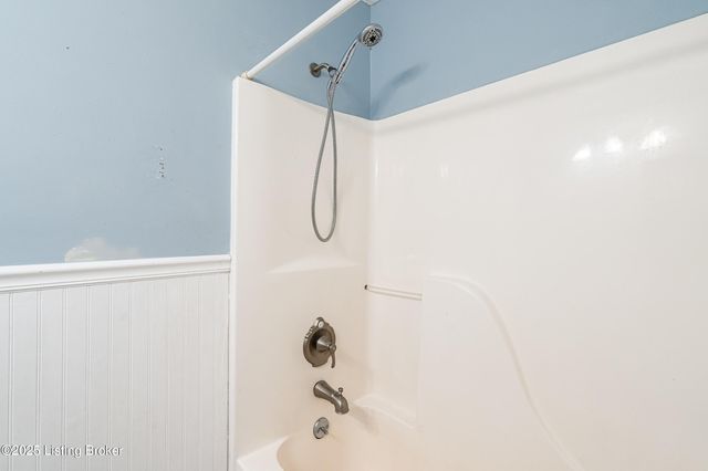 1604 Hopkins Ct, La Grange, KY 40031