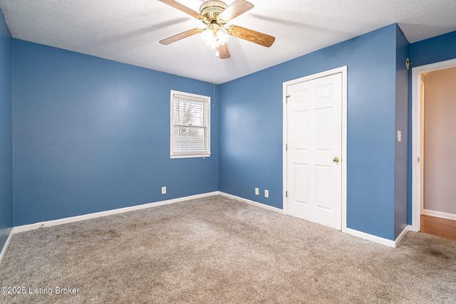 1604 Hopkins Ct, La Grange, KY 40031