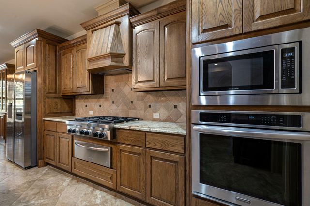 204 Overlook CT, Georgetown, TX 78628