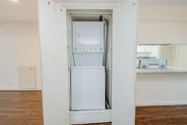 1433 Cedar Post Lane 10, Houston, TX 77055