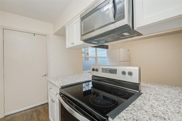 1433 Cedar Post Lane 10, Houston, TX 77055