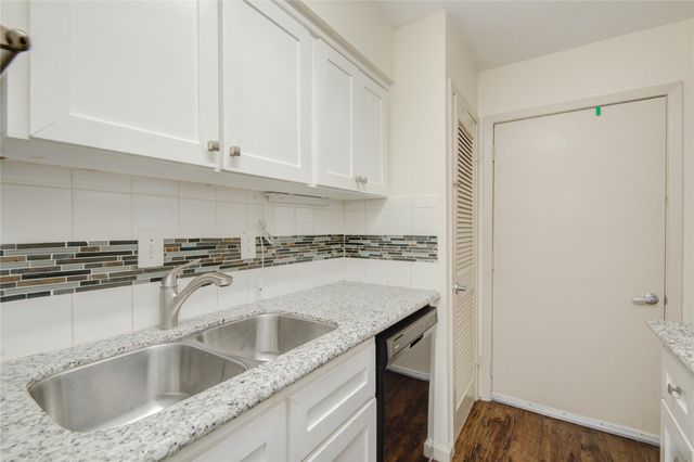 1433 Cedar Post Lane 10, Houston, TX 77055