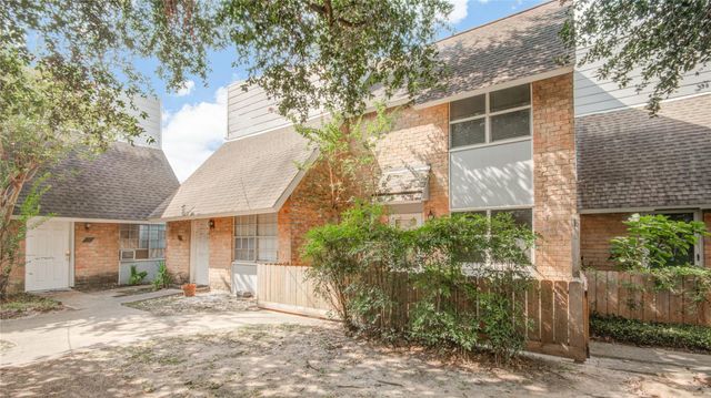 1433 Cedar Post Lane 10, Houston, TX 77055