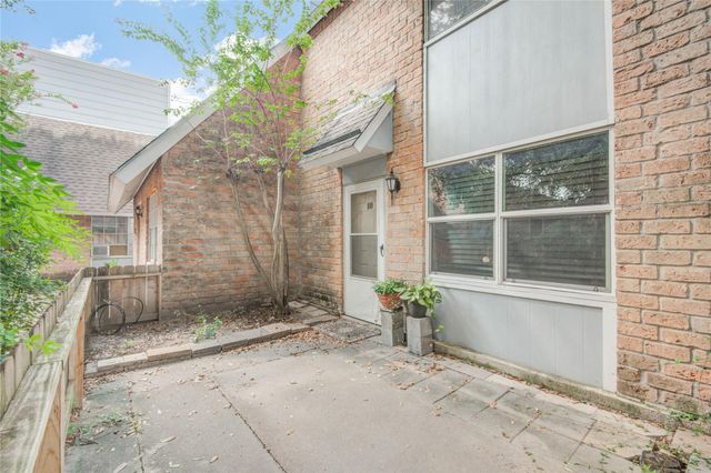 1433 Cedar Post Lane 10, Houston, TX 77055