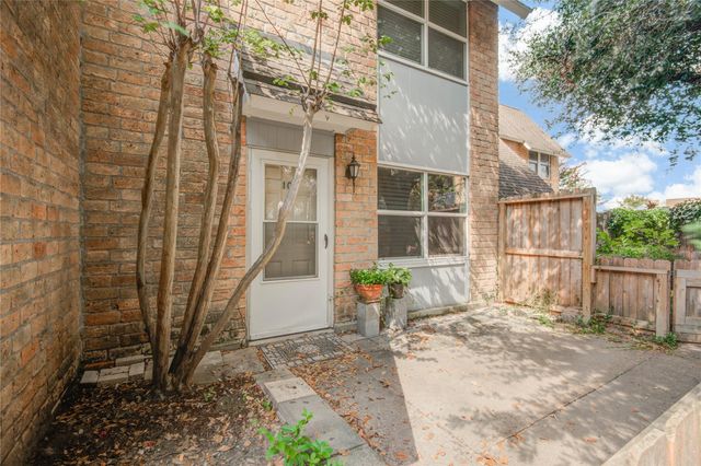 1433 Cedar Post Lane 10, Houston, TX 77055