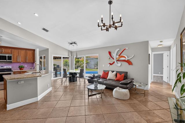 5817 Laurel Green Circle, Boynton Beach, FL 33437