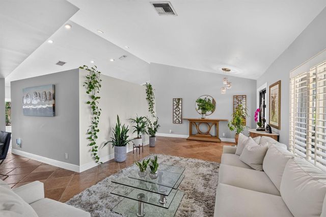 5817 Laurel Green Circle, Boynton Beach, FL 33437