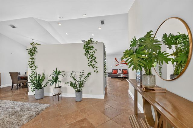 5817 Laurel Green Circle, Boynton Beach, FL 33437