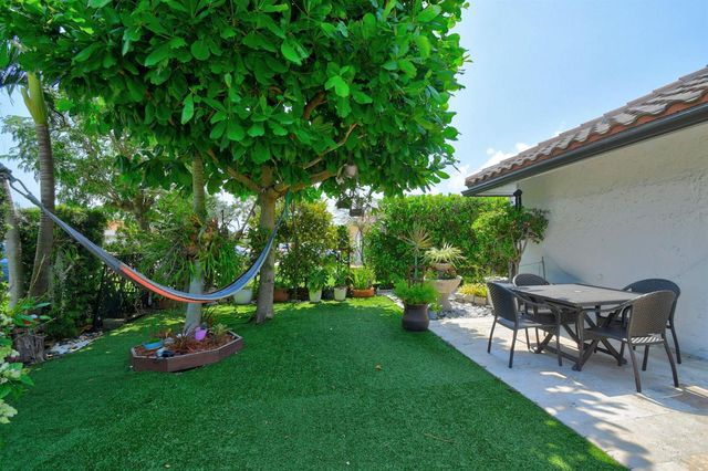 5817 Laurel Green Circle, Boynton Beach, FL 33437