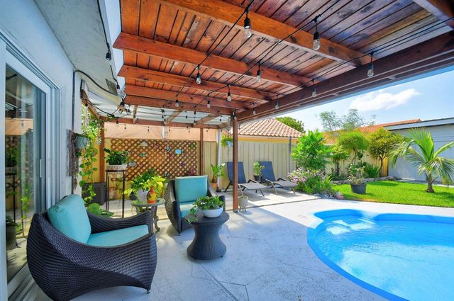 5817 Laurel Green Circle, Boynton Beach, FL 33437
