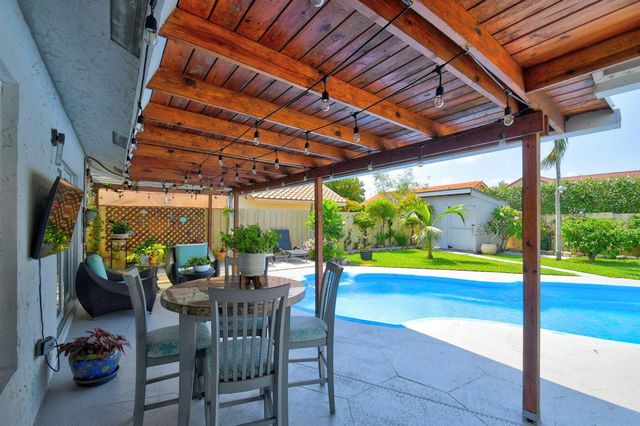 5817 Laurel Green Circle, Boynton Beach, FL 33437