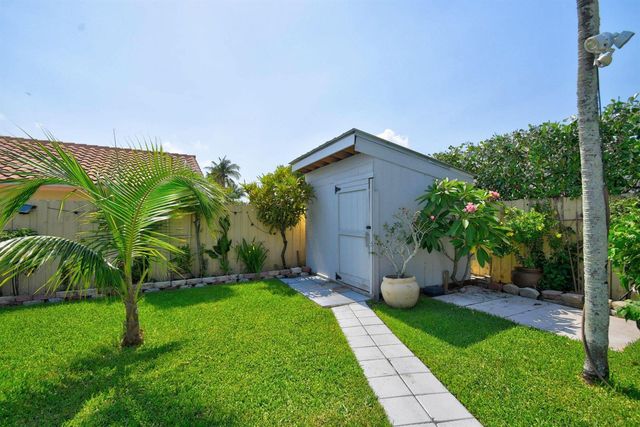 5817 Laurel Green Circle, Boynton Beach, FL 33437
