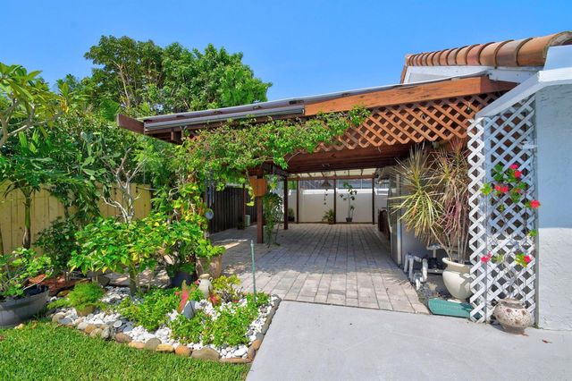 5817 Laurel Green Circle, Boynton Beach, FL 33437