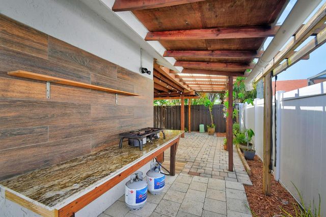 5817 Laurel Green Circle, Boynton Beach, FL 33437