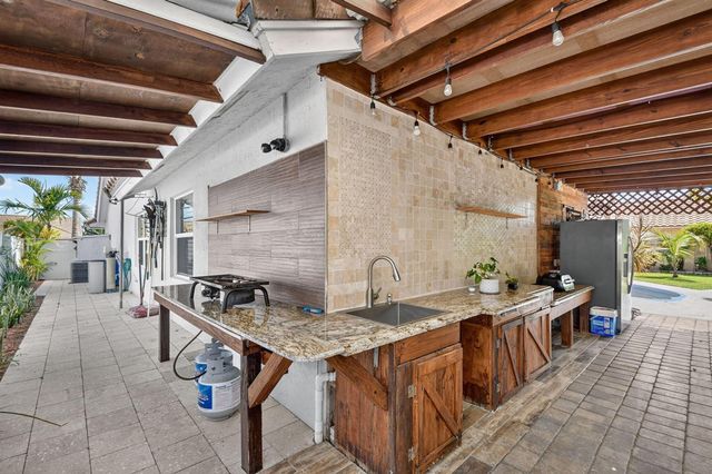 5817 Laurel Green Circle, Boynton Beach, FL 33437