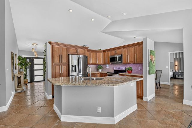 5817 Laurel Green Circle, Boynton Beach, FL 33437