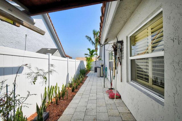 5817 Laurel Green Circle, Boynton Beach, FL 33437