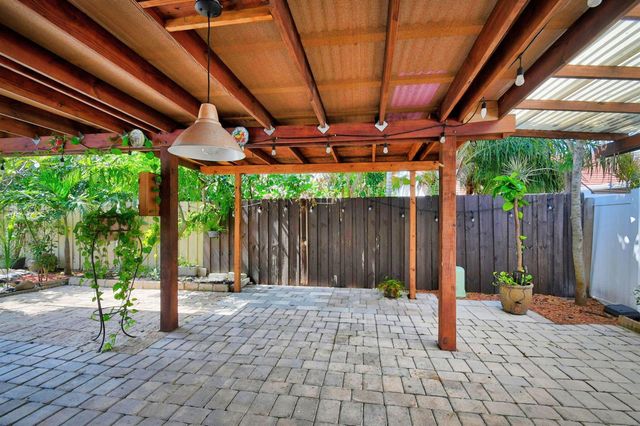 5817 Laurel Green Circle, Boynton Beach, FL 33437