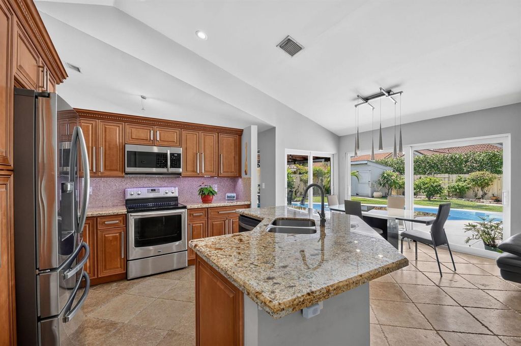 5817 Laurel Green Circle, Boynton Beach, FL 33437