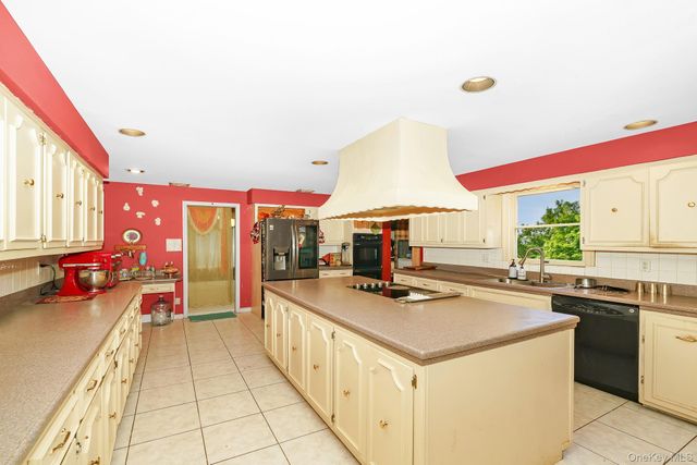 4 Rose Court, Centereach, NY 11720