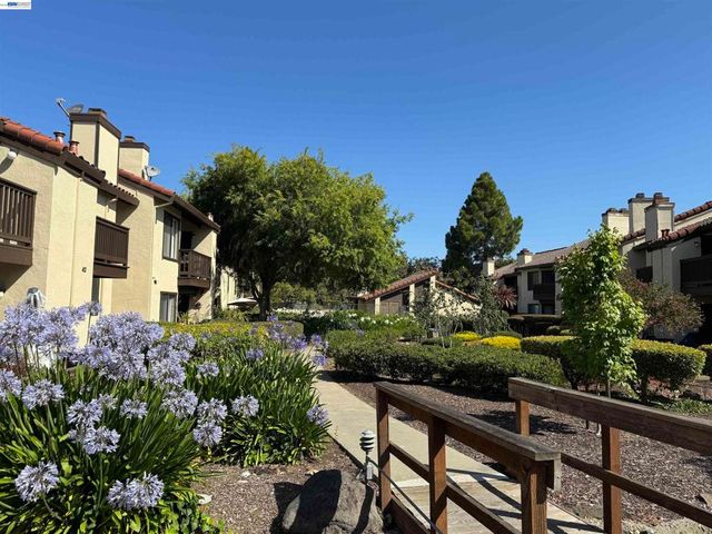 14382 Outrigger Dr, San Leandro, CA 94577