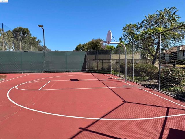 14382 Outrigger Dr, San Leandro, CA 94577