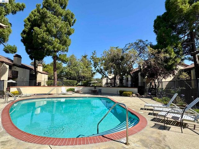 14382 Outrigger Dr, San Leandro, CA 94577