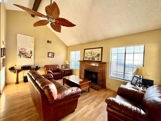 14382 Outrigger Dr, San Leandro, CA 94577