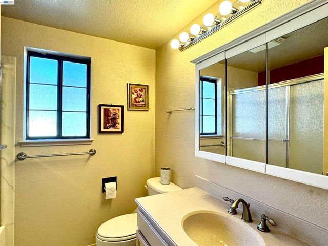 14382 Outrigger Dr, San Leandro, CA 94577