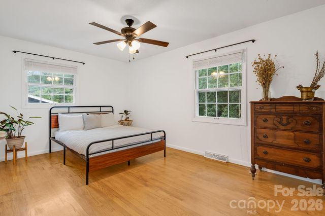 5 W Maple Drive, Asheville, NC 28805
