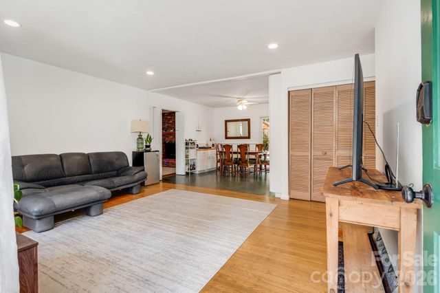 5 W Maple Drive, Asheville, NC 28805