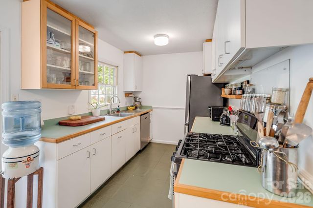 5 W Maple Drive, Asheville, NC 28805
