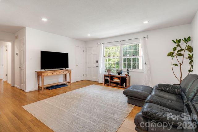 5 W Maple Drive, Asheville, NC 28805