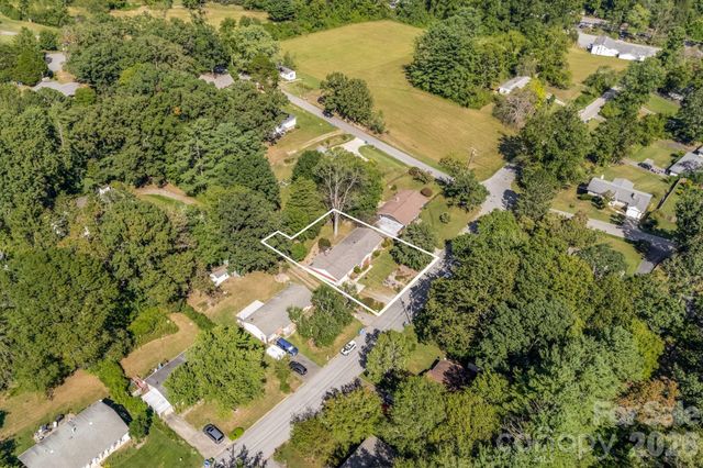 5 W Maple Drive, Asheville, NC 28805