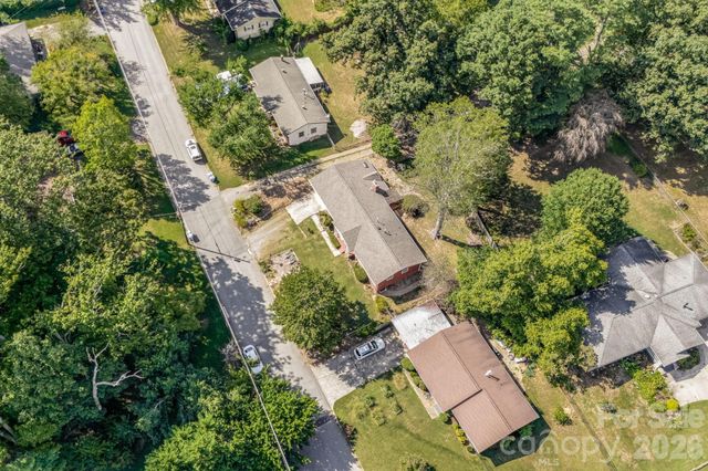 5 W Maple Drive, Asheville, NC 28805